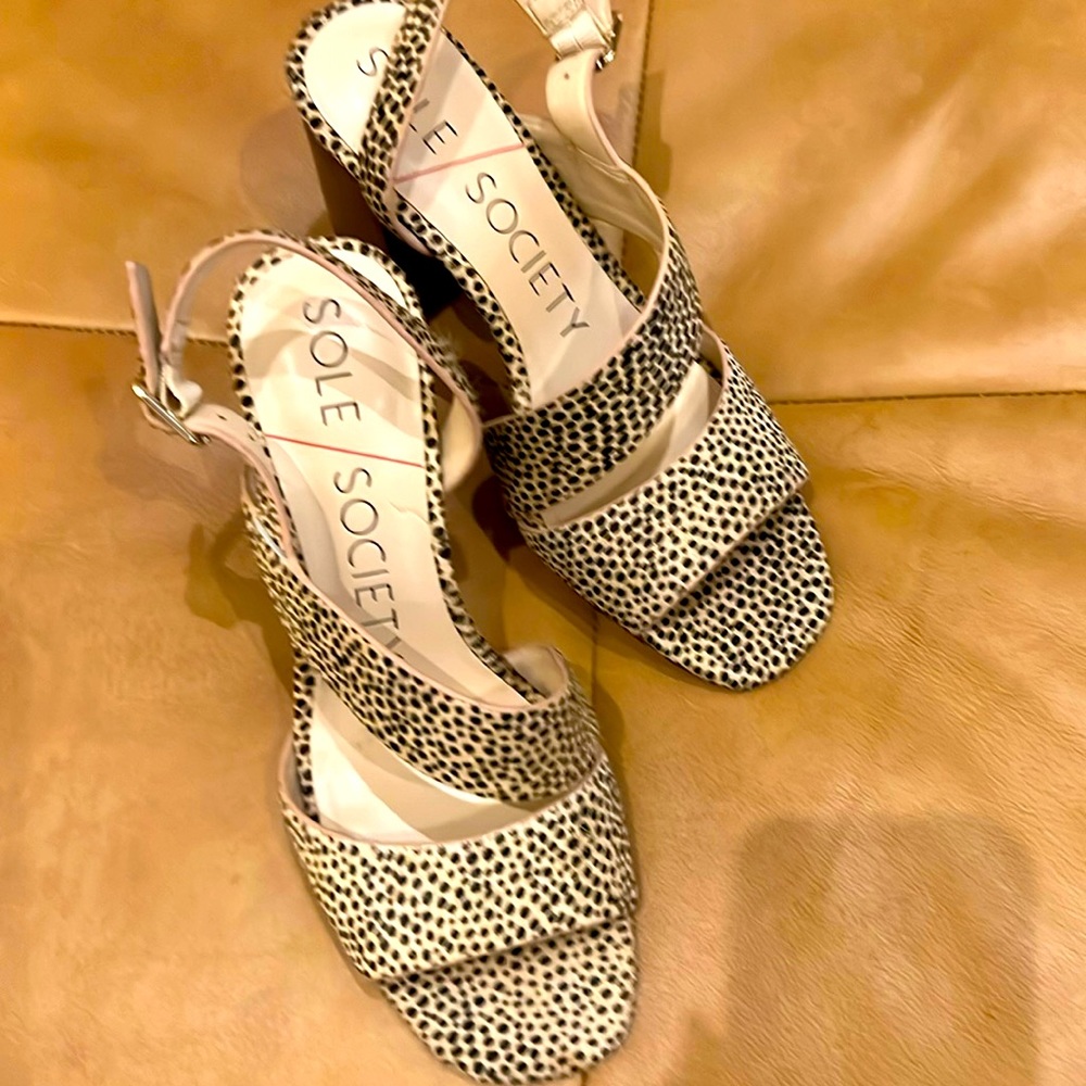 NWT SOLE SOCIETY DYED CALF FUR chunky heeled sandals